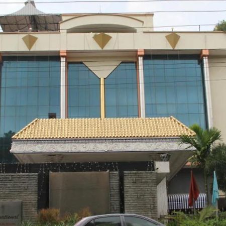 Zip By Spree Hotels Surabi International Vellore Bagian luar foto