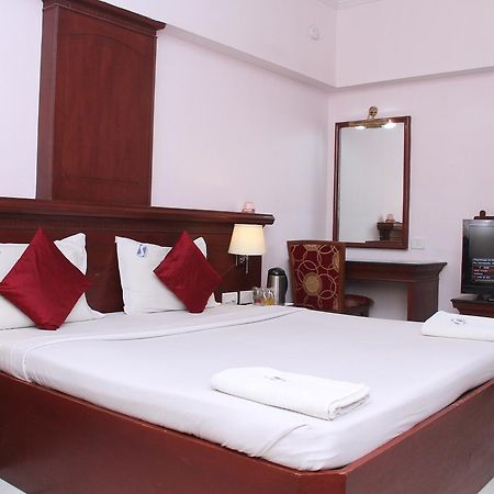 Zip By Spree Hotels Surabi International Vellore Bagian luar foto