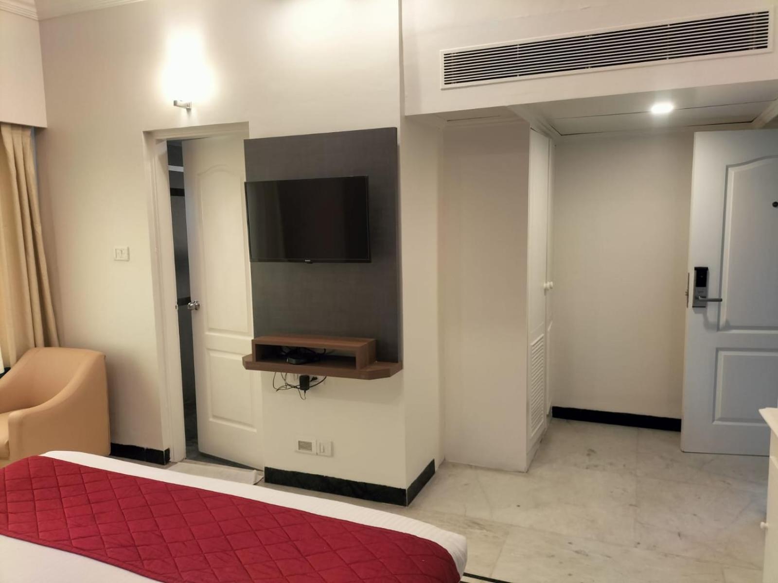 Zip By Spree Hotels Surabi International Vellore Bagian luar foto