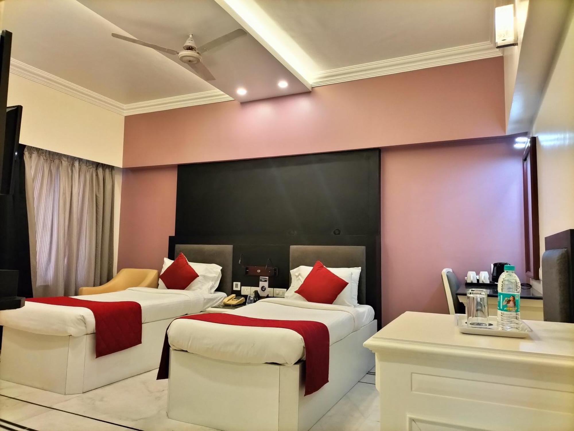 Zip By Spree Hotels Surabi International Vellore Bagian luar foto