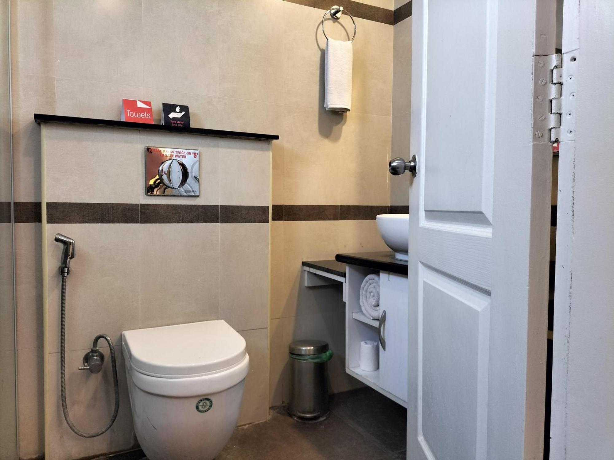 Zip By Spree Hotels Surabi International Vellore Bagian luar foto