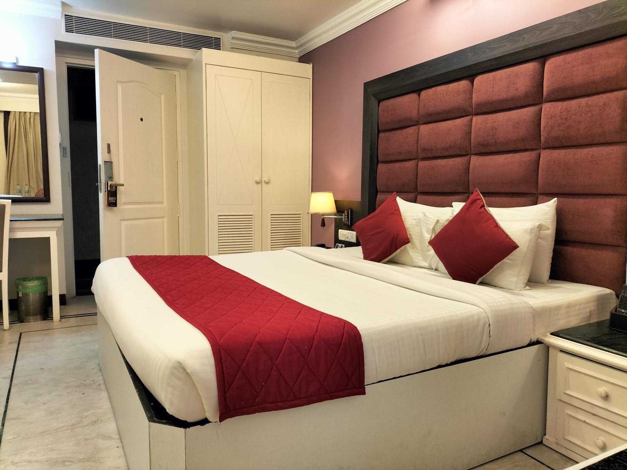 Zip By Spree Hotels Surabi International Vellore Bagian luar foto