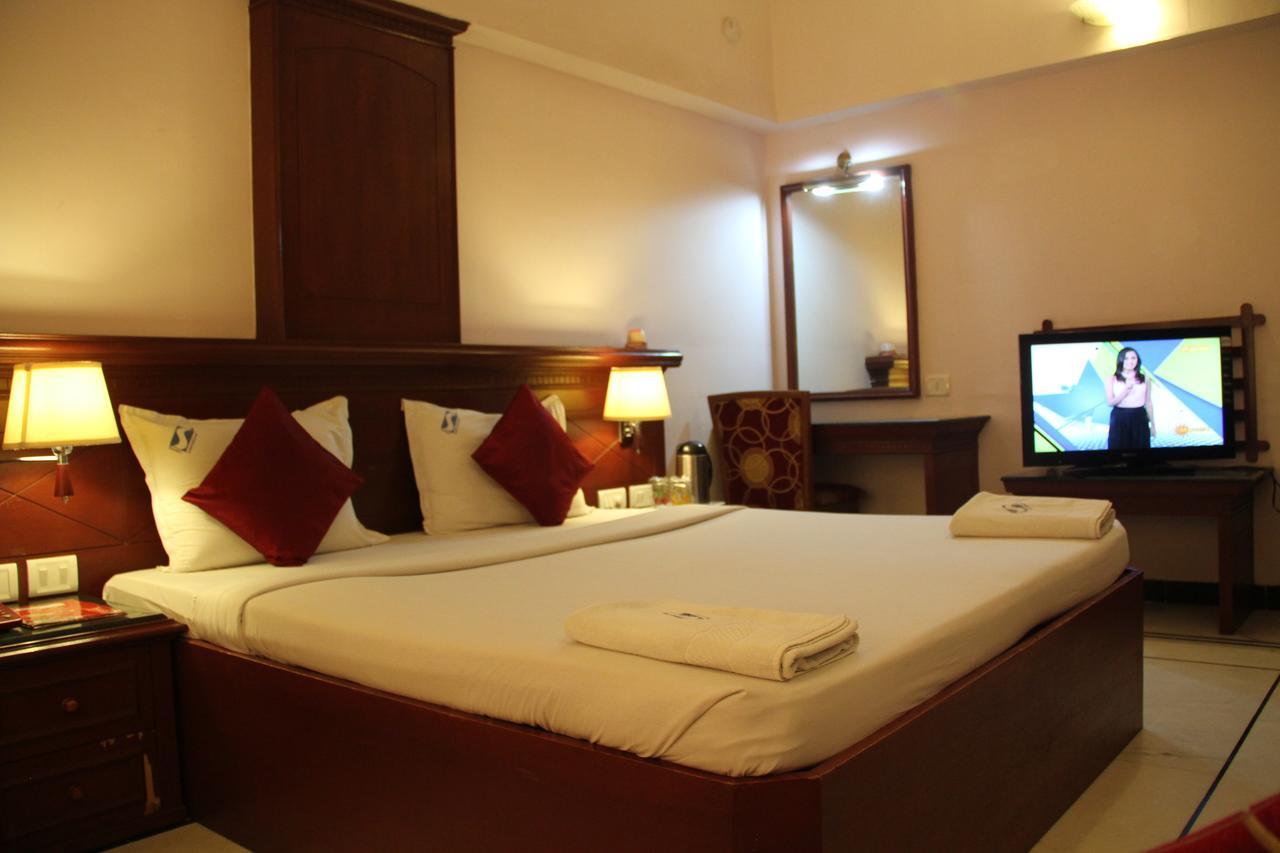 Zip By Spree Hotels Surabi International Vellore Bagian luar foto
